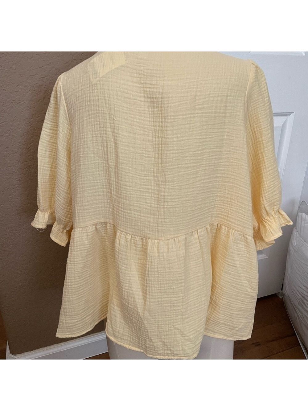 C By One Peplum Lemon Top NWT - Picture 3 of 7
